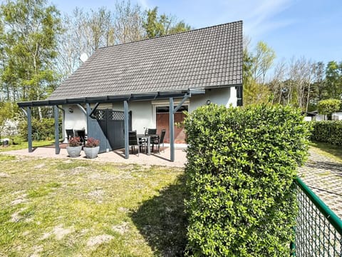 Roof, House, Shrub, Cottage, Home, Shade, Garden, Farmhouse, Lawn, Estate