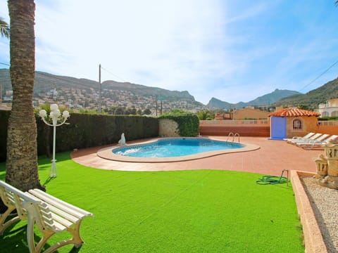Sky, Cloud, Water, Plant, Tree, Grass, Land Lot, Outdoor Bench, Leisure, Urban Design