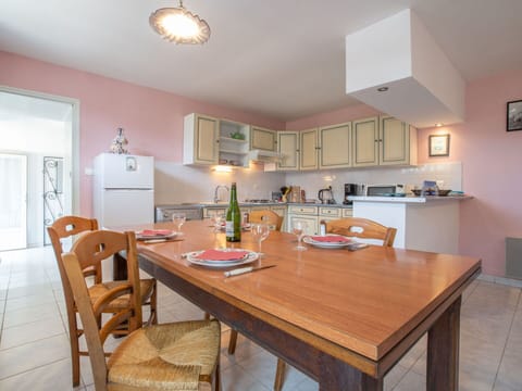 Table, Furniture, Property, Chair, Wood, Cabinetry, Kitchen & Dining Room Table, Lighting, Tableware, Interior Design