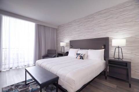 King Room with Gulf View - Non Smoking | Premium bedding, pillowtop beds, in-room safe, blackout drapes