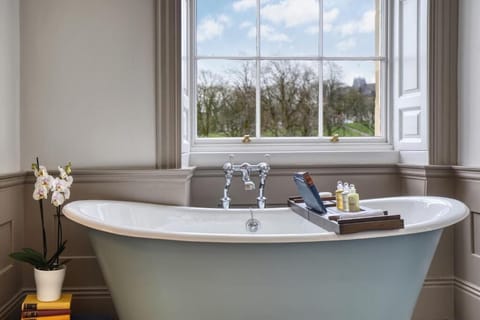 Superior Suite- includes spa access | Bathroom | Slippers, towels