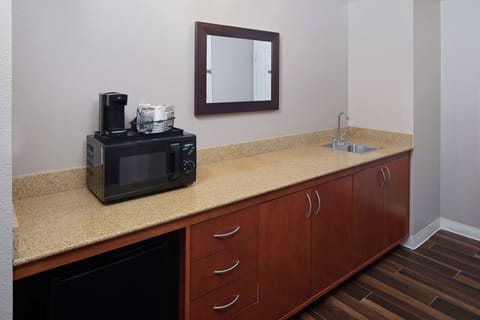 Suite, 1 King Bed, Non Smoking | Bathroom | Free toiletries, hair dryer, towels, soap