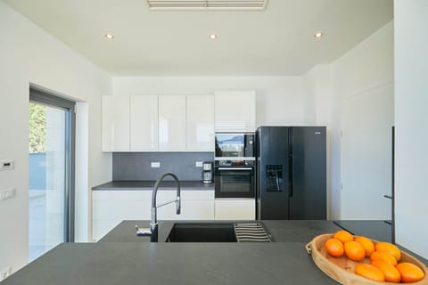 Kitchen, ground floor