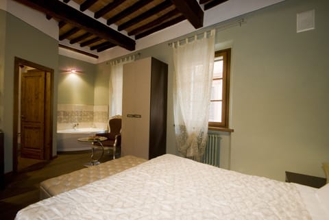 Luxury Room, Jetted Tub | Premium bedding, desk, free WiFi, bed sheets