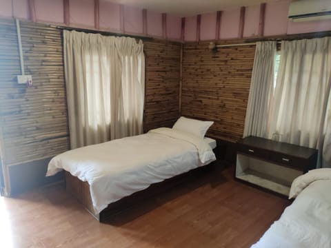 Deluxe Double or Twin Room | Desk, free WiFi