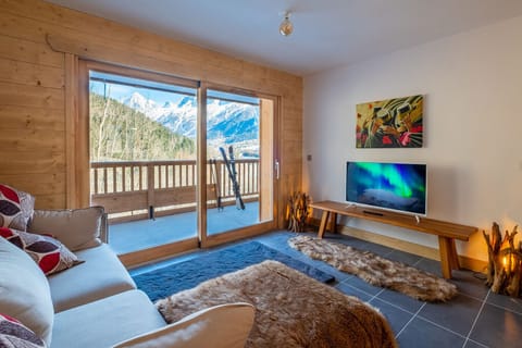 Main Living area, Access to the Balcony with uninterrupted views of the whole valley, flat screen TV,