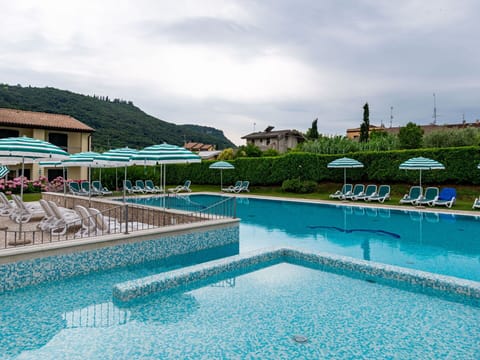 Sky, Cloud, Plant, Water, Flower, Swimming Pool, Body Of Water, Building, Urban Design, Grass