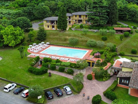 Plant, Property, Car, Green, Building, Vehicle, Tree, Wheel, Urban Design, Grass