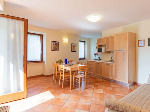 Table, Furniture, Wood, Houseplant, Chair, Living Room, Flooring, Floor, Hardwood