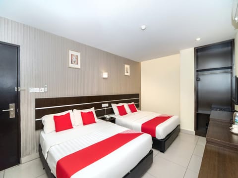 Family Suite | Desk, free WiFi, bed sheets