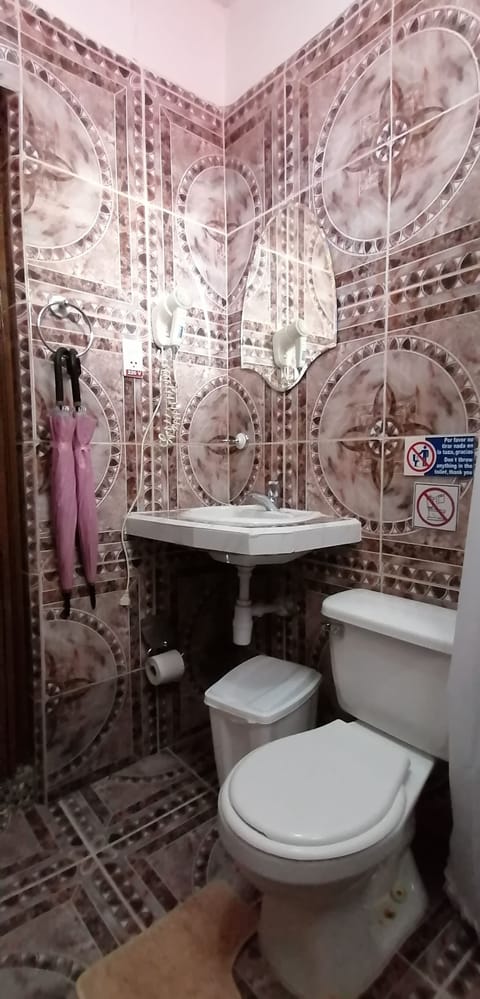 Comfort Quadruple Room | Bathroom | Shower, towels