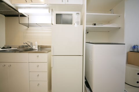 Fridge, microwave, stovetop, cookware/dishes/utensils