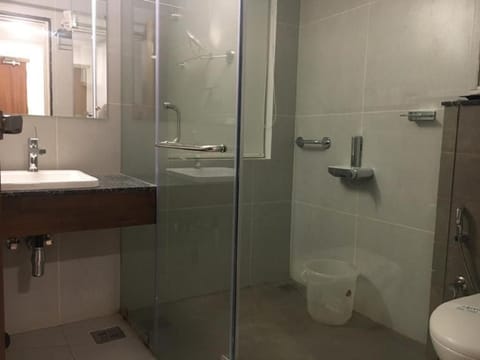 Executive Room | Bathroom shower