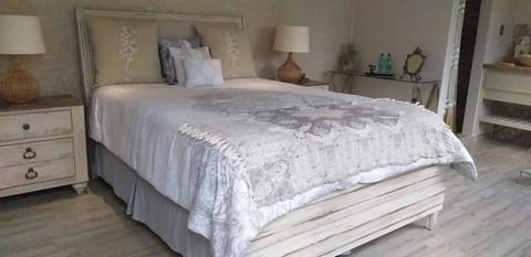 Egyptian cotton sheets, premium bedding, down comforters