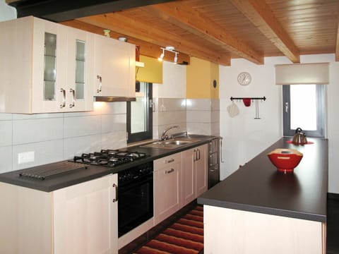 Countertop, Room, Kitchen, Property, Cabinetry, Furniture, Kitchen Stove, Building, Interior Design, Ceiling