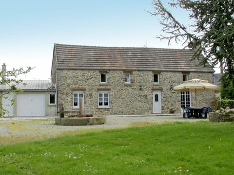 Property, House, Building, Cottage, Farmhouse, Home, Real Estate, Land Lot, Estate, Rural Area