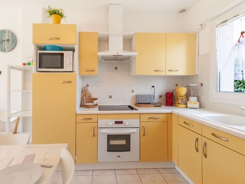 Furniture, Property, Comfort, Azure, Wood, Textile, Building, Interior Design, Bed Frame, Bed