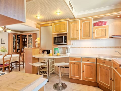 Countertop, Cabinetry, Furniture, Property, Table, Chair, Kitchen, Wood, Kitchen Appliance, Home Appliance