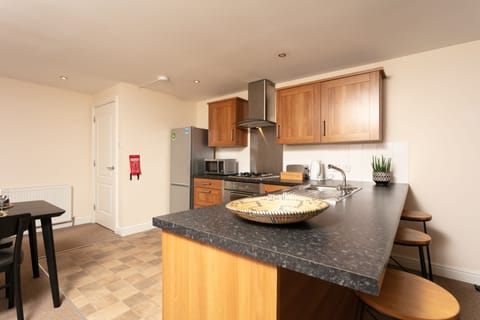 Basic Apartment, 2 Bedrooms, Non Smoking | Private kitchen | Full-size fridge, microwave, oven, stovetop