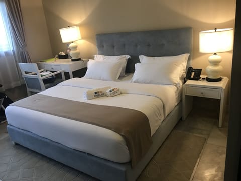 Frette Italian sheets, premium bedding, minibar, in-room safe