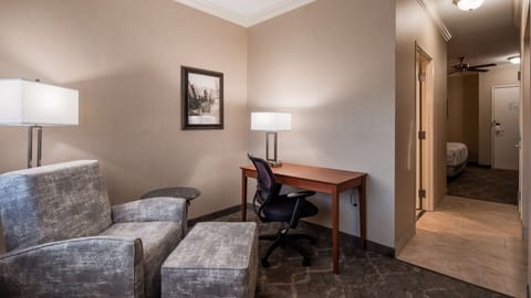 Suite, 1 King Bed, Balcony, Mountain View | Room amenity