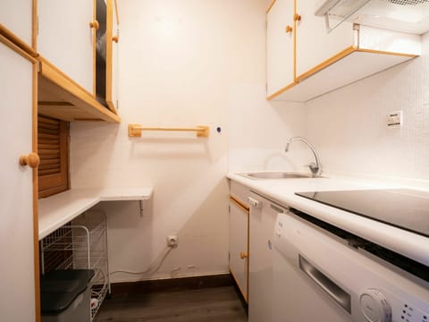 Cabinetry, Tap, Sink, Building, Plumbing Fixture, Product, Wood, Kitchen, Interior Design, Architecture