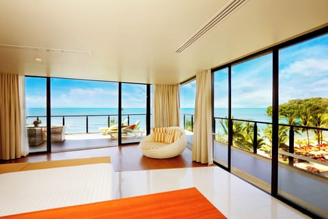 Grand Suite, Sea View | Minibar, in-room safe, desk, blackout drapes