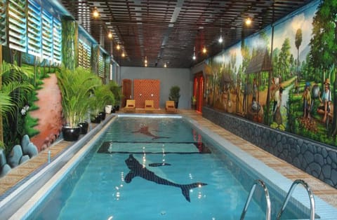 Indoor pool, sun loungers