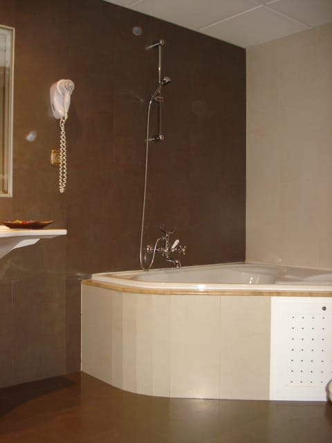 Double Room | Deep soaking bathtub