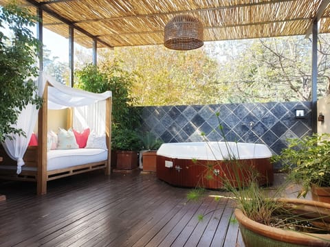 Madiba luxury Suite | Private spa tub
