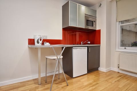 Lower Ground Floor Standard Studio | Private kitchen | Mini-fridge, microwave, stovetop, espresso maker