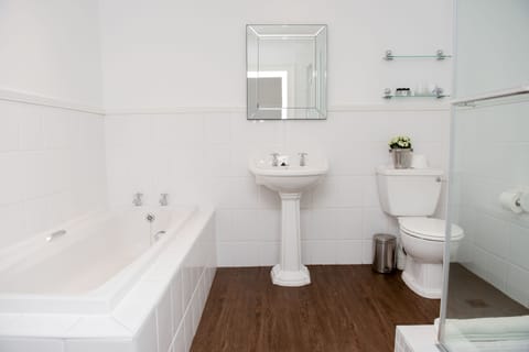 Classic Room | Bathroom | Shower, designer toiletries, hair dryer, bathrobes