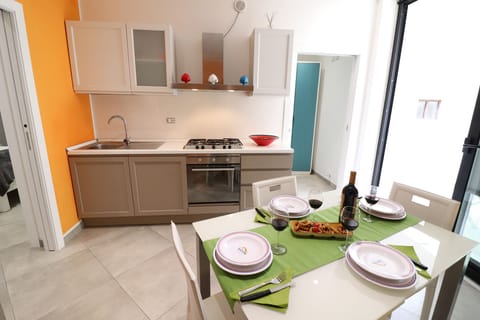 House, 2 Bedrooms, Balcony, City View | Private kitchen