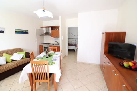 House, 1 Bedroom, Balcony, City View | Private kitchen