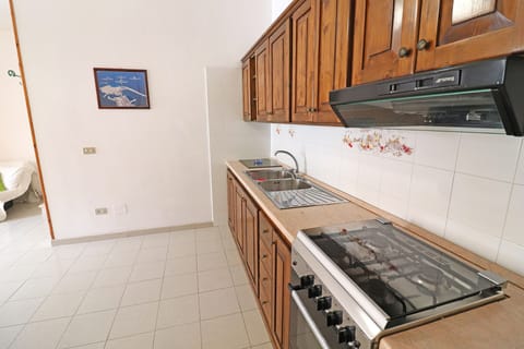 House, 2 Bedrooms, Balcony, City View | Private kitchen