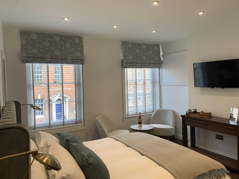 Deluxe Double Room | Premium bedding, pillowtop beds, in-room safe, individually decorated