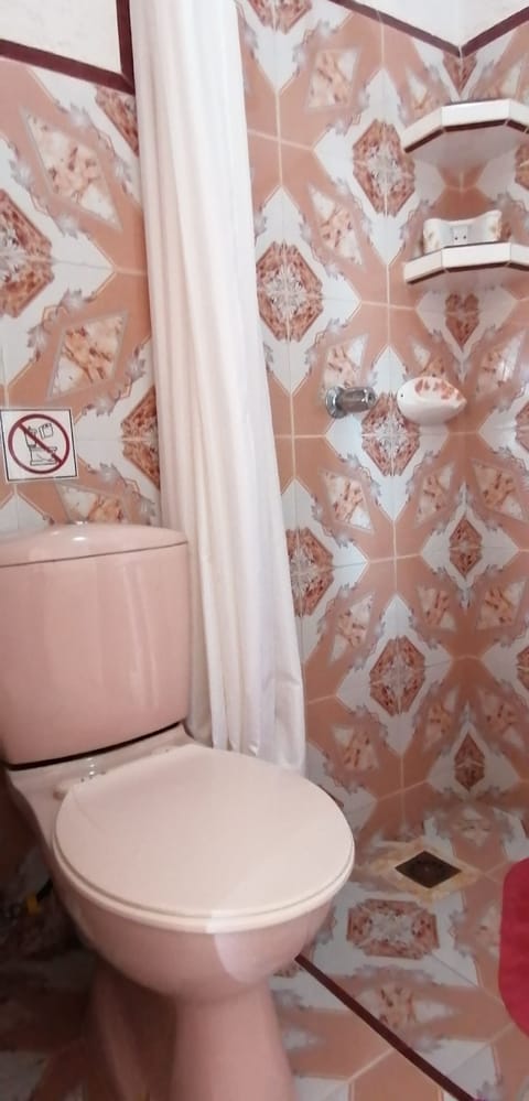 Classic Quadruple Room | Bathroom | Shower, towels, soap, shampoo