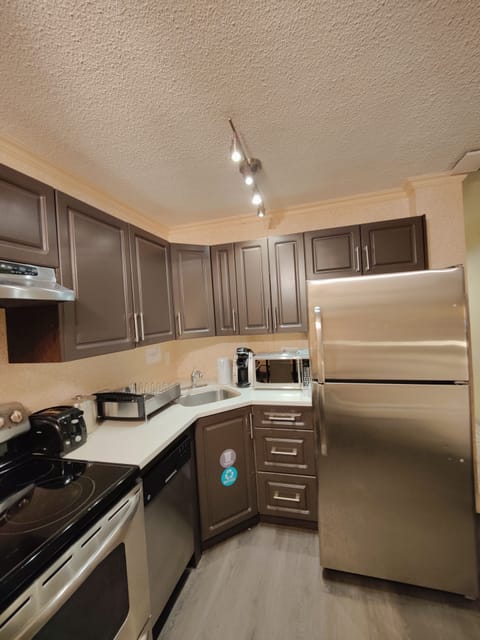  Penthouse Apartment with Patio, Harbour & City view | Private kitchenette | Microwave, coffee/tea maker, electric kettle, toaster