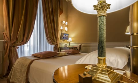 Suite, 1 King Bed with Sofa bed | Premium bedding, down comforters, minibar, in-room safe