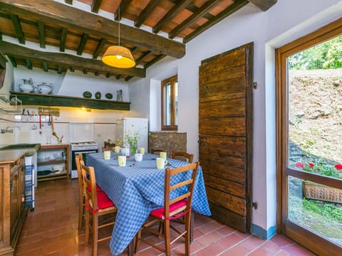 Table, Furniture, Property, Chair, Wood, Window, Interior Design, Plant, Architecture, Flowerpot