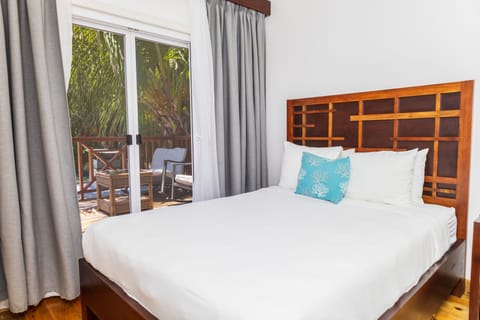 Deluxe Double Room with Balcony | Premium bedding, minibar, in-room safe, individually decorated