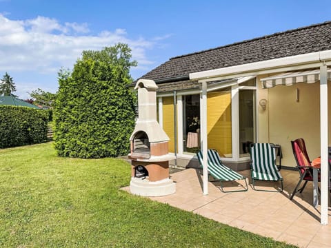 Sky, Plant, Building, Cloud, Window, Shade, Land Lot, Tree, House, Residential Area