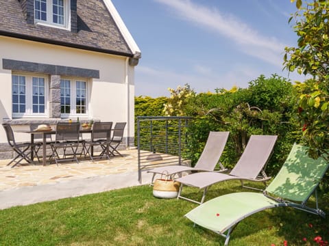 Sky, Furniture, Plant, Window, Property, Building, Cloud, Chair, Outdoor Furniture, Shade