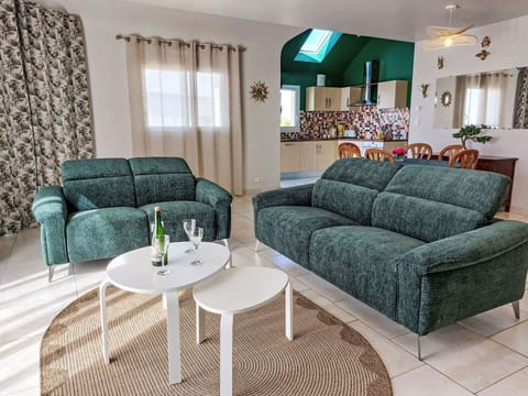 Furniture, Couch, Living Room, Chair, Outdoor Furniture, Sofa Bed, Armrest, Houseplant, Linens