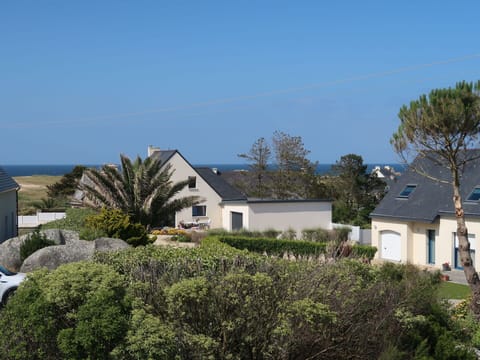 Sky, Plant, Building, Property, Window, Tree, House, Residential Area, Real Estate, Facade