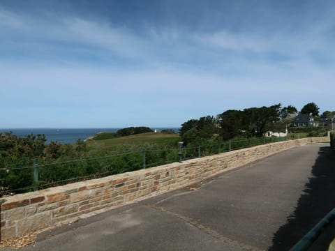 Building, Plant, Property, Window, Land Lot, Urban Design, Landscape, Neighbourhood, Grass, Leisure