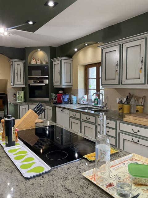 Building, Urban Design, House, Machine, Facade, City, Room, Mixed-Use