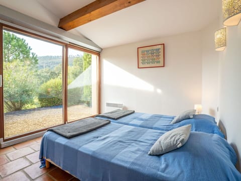 Building, Property, Plant, Comfort, Azure, Wood, Interior Design, Lighting, Architecture, House