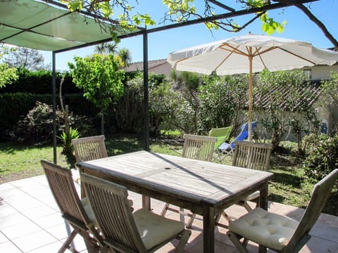 Property, Real Estate, Outdoor Table, Backyard, House, Table, Building, Patio, Room, Yard