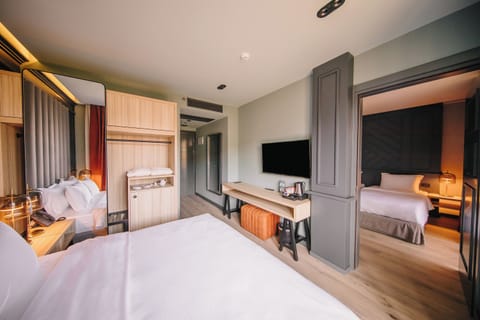 Family Room, Balcony, River View | Premium bedding, minibar, in-room safe, desk